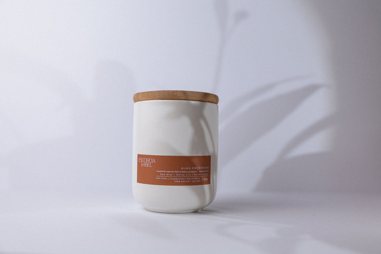 Alma Encendida – Vela de Sándalo y Lirio Blanco
