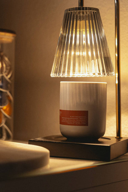 Alma Encendida – Sandalwood & White Lily Candle